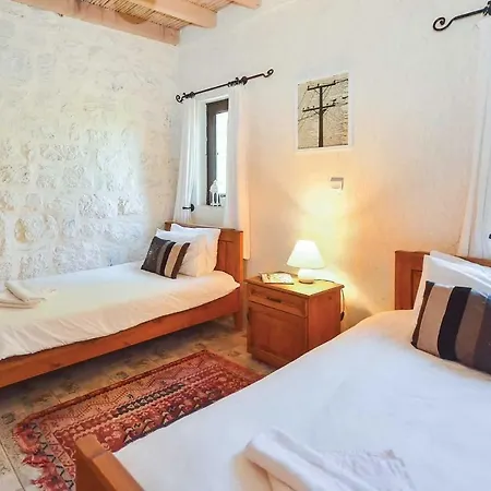 ヴィラ Sleeps 4 Pool Air Con Wifi T801670 *