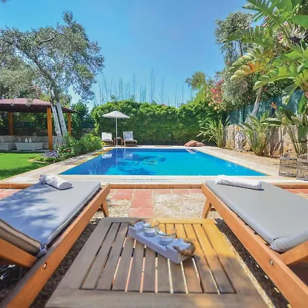 ヴィラ Sleeps 4 Pool Air Con Wifi T801670 *